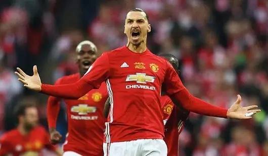 她瞄准了史 她瞄准了史