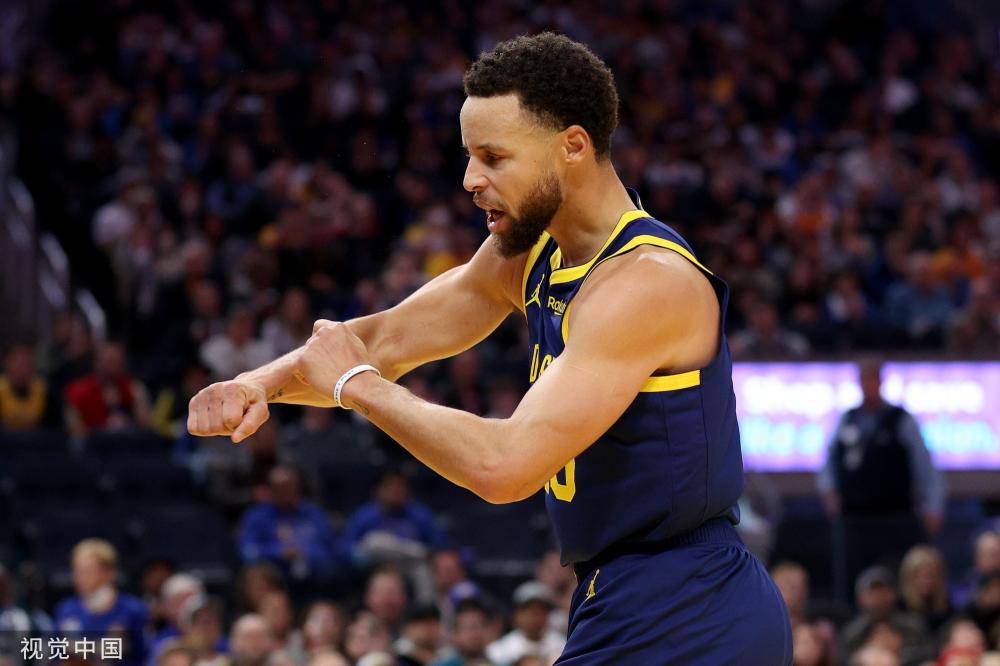 舞台上充满 舞台上充满