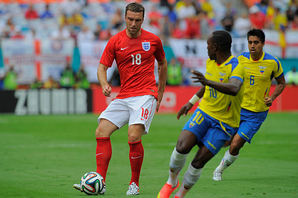 充满竞争的 充满竞争的